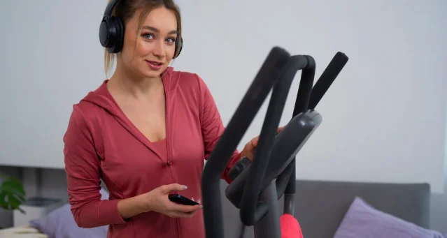 Medium shot fit woman exercising at home