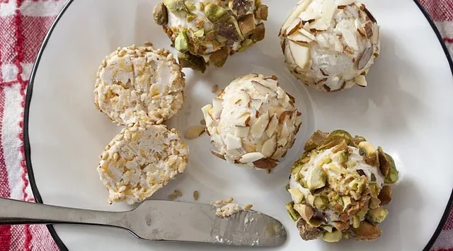 Pairing Easy Cheeseball Recipes with Drinks