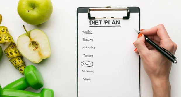 Meal planning clipboard and food arrangement-how much weight can you lose in 4 months