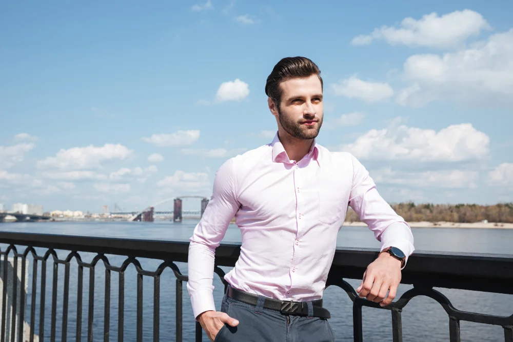 Men wearing summer business casual outfits