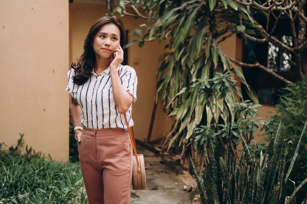 Women in summer business casual outfits